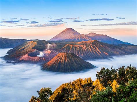 indonesia volcano tour